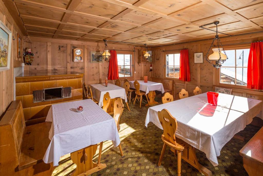 Gasthaus Alpenrose Juf Exterior foto