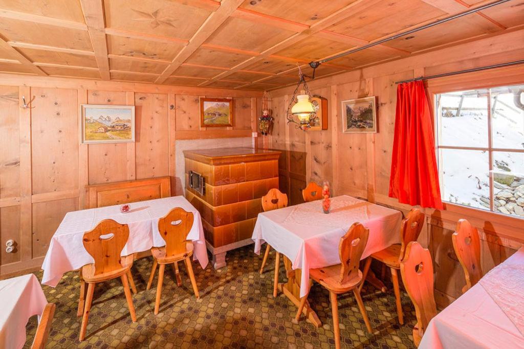 Gasthaus Alpenrose Juf Exterior foto