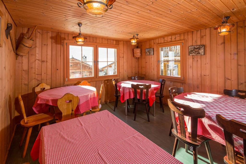Gasthaus Alpenrose Juf Exterior foto